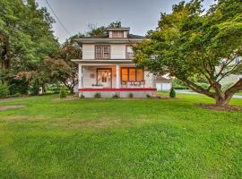 Whimsical Lancaster House with Porch, Near Amish Farm, hotel in Lancaster