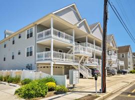 Condo with Deck Walk to Beach and Convention Center!, apartment in Wildwood
