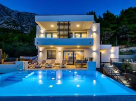 Villa Leona a luxury villa near Makarska, heated pool, hytte i Živogošće