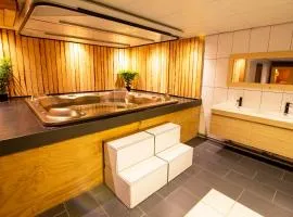 Luxus Familienvilla mit Jacuzzi & Sauna