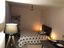 Studio 104, place to stay in Mantes-la-Jolie