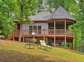 Cozy Scottsville Cottage with River Views and Gazebo!