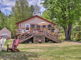 Lakefront Wakefield Cottage with Deck and Water Views!, villa sa Wakefield