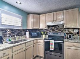 Sea Turtle Suite Condo with Clearwater Beach Views, spa-hotelli kohteessa Clearwater Beach