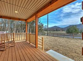 Quiet Shenandoah Cabin with Porch and Pastoral Views!, hotel in Shenandoah