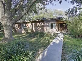 Mid-Century Brownsville Hideaway with Patio and Yard!, hotel in Brownsville