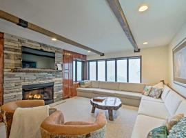 Updated Beech Mountain Condo with Mountain Views!, מלון בביץ' מאונטיין