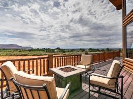 Dreamy Kanab Cabin with Hot Tub and Panoramic Views!, hotel in Kanab