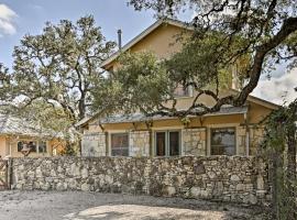 Bulverde Ranch House with Pool Access and 211 Acres!, hotel Bulverde-ben