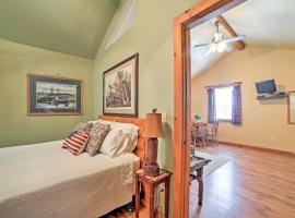 4 Mi to Museums Cozy Branson Cabin, hotel em Branson