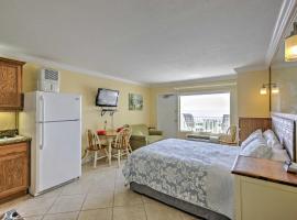 Daytona Beach Studio with Oceanfront Balcony and Pool!, hotel in Daytona Beach