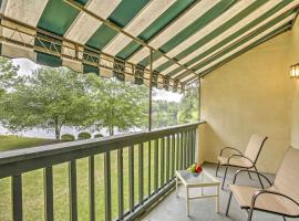 Niceville Condo with Pool Access Less Than 8 Mi to Destin!, cheap hotel in Niceville