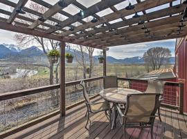 Lovely Livingston Loft with Mountain and River Views!, lejlighed i Livingston