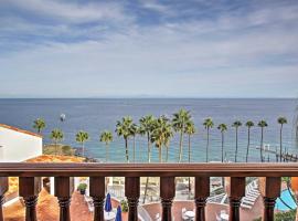 Quiet Avalon Getaway Villa with Ocean View and Balcony, hotel v destinaci Avalon