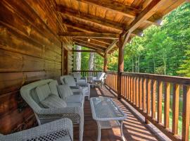 Scenic Trade Cabin with Deck Near Boone and App State!, готель у місті Trade