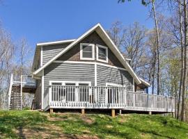 Spacious Pine Lake Home Deck, Fire Pit and 3 Acres!, hotel with parking in Cross Lake