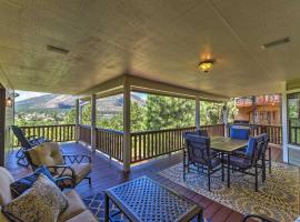 Upscale Flagstaff Home with Hot Tub and Mountain Views, hotel en Flagstaff
