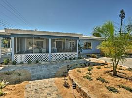Cozy Cocoa Beach Bungalow - Walk to Beach and Pier!, spaahotell sihtkohas Cocoa Beach