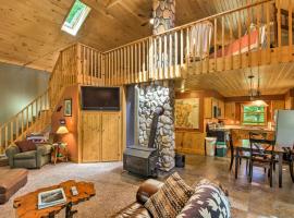 Trout Lake Cabin with Private Dock, Kayaks and Loft!, pet-friendly hotel in Grand Rapids