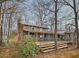 Cozy Cumberland Mountain Cabin with Stunning Views!, hotell med parkeringsplass i Beersheba Springs