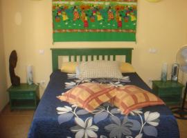 Akwaba chambre double et salle de bain privative, ubytování v soukromí v destinaci Morro