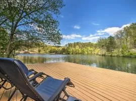 The Bella Vista Lakeside Treehouse Dock and Kayaks!