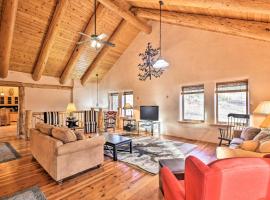 Eagle Nest Home with Hot Tub and Views - 5 Min to Lake, hotel v destinaci Eagle Nest