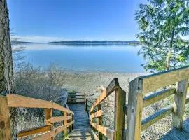 Cozy Beachouse View and Deck, Steps from Skagit Bay