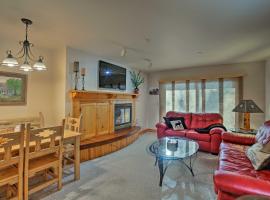 Cozy Driggs Condo with Hot Tub and Ski Shuttle Service, hotell i nærheten av Grand Targhee Ski Resort i Driggs