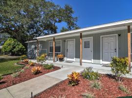 Largo Townhome - 10 Mins to Indian Rocks Beach!, cottage in Largo