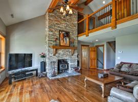 Custom Home with Decks in Boulder! Gateway to Parks!, hotell i Boulder Town