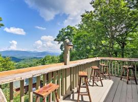 Cabin with Hot Tub and Mountain Views Less Than 5 Mi to Boone, hotel in Blowing Rock