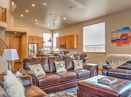 Modern Moab Townhome with Private Hot Tub and Patio!, pet-friendly hotel in Moab