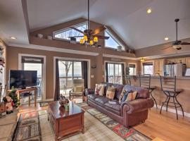 Family Home w/ Decks & Sunset Views in Beech Mtn!, Hotel in Beech Mountain