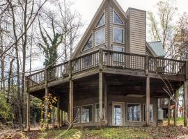 Murrayville Lakefront Cabin with Boat Slip and Grill! โรงแรมในMurrayville