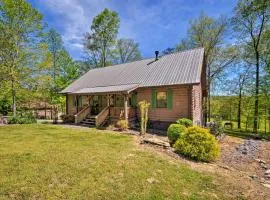 Cozy Trenton Cabin with Spa about 15 Mi to Lookout Mtn!
