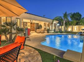 Heated Pool and Putting Green Luxe Gilbert Home, hotell i Gilbert
