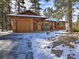 Rustic Fawnskin Home with Gas Grill - Walk to Lake!, hotel cerca de Grout Bay Recreation Area, Fawnskin