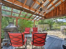 College Station Getaway with Hot Tub and Courtyard!, cottage in College Station