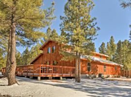 Flagstaff Cabin on 5 Acres with Fireplace and Fire Pit, hotel em Flagstaff