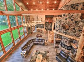 Waterfront Lake Mille Lacs Lodge with Deck and Grill!, vila v mestu Isle