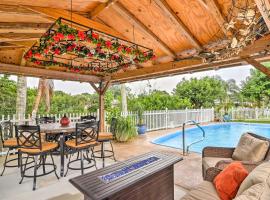 Riverfront House in Port St Lucie with Pool and Dock!, hotell med parkering i River Park