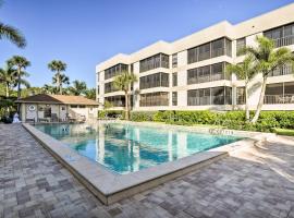 Luxury Sanibel Condo with Ocean View Steps to Beach，薩尼貝爾的飯店