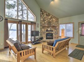 Cozy Dam Lake Escape with Dock, Yard and Water Access!, villa i Eagle River