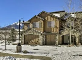 Silverthorne Townhome with Hot Tub and Mountain Views!