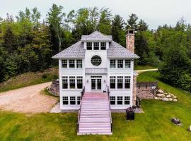 Secluded Home, 7 Mins to Stratton Mountain Resort，Vermont Ventures的飯店