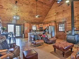 Luxe Cabin with Hot Tub on 5 Acres in Pearcy!