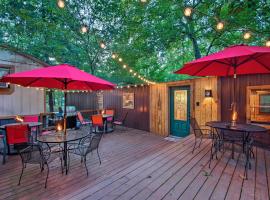 Hot Tub and Fire Pit Hochatown Family Home, hotel em Stephens Gap