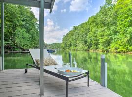 Lak Haus Resort-Style Home on Tims Ford Lake!, hotel Winchesterben