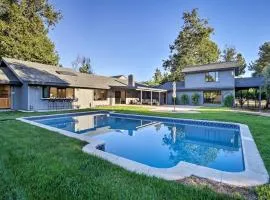 Family Retreat - Private Tennis Court and Game Room